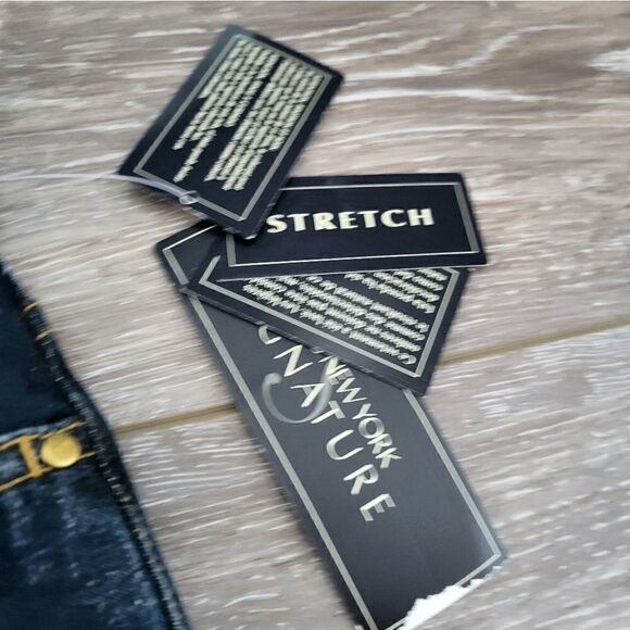 Nwt Jones New York Signature jeans size 6 dark wash - Picture 2 of 12